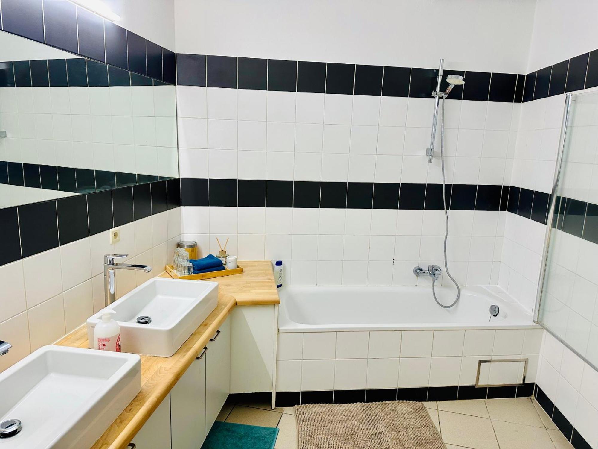 Down Town Oasis-Spacious Loft With Private Parking Brussels Ngoại thất bức ảnh
